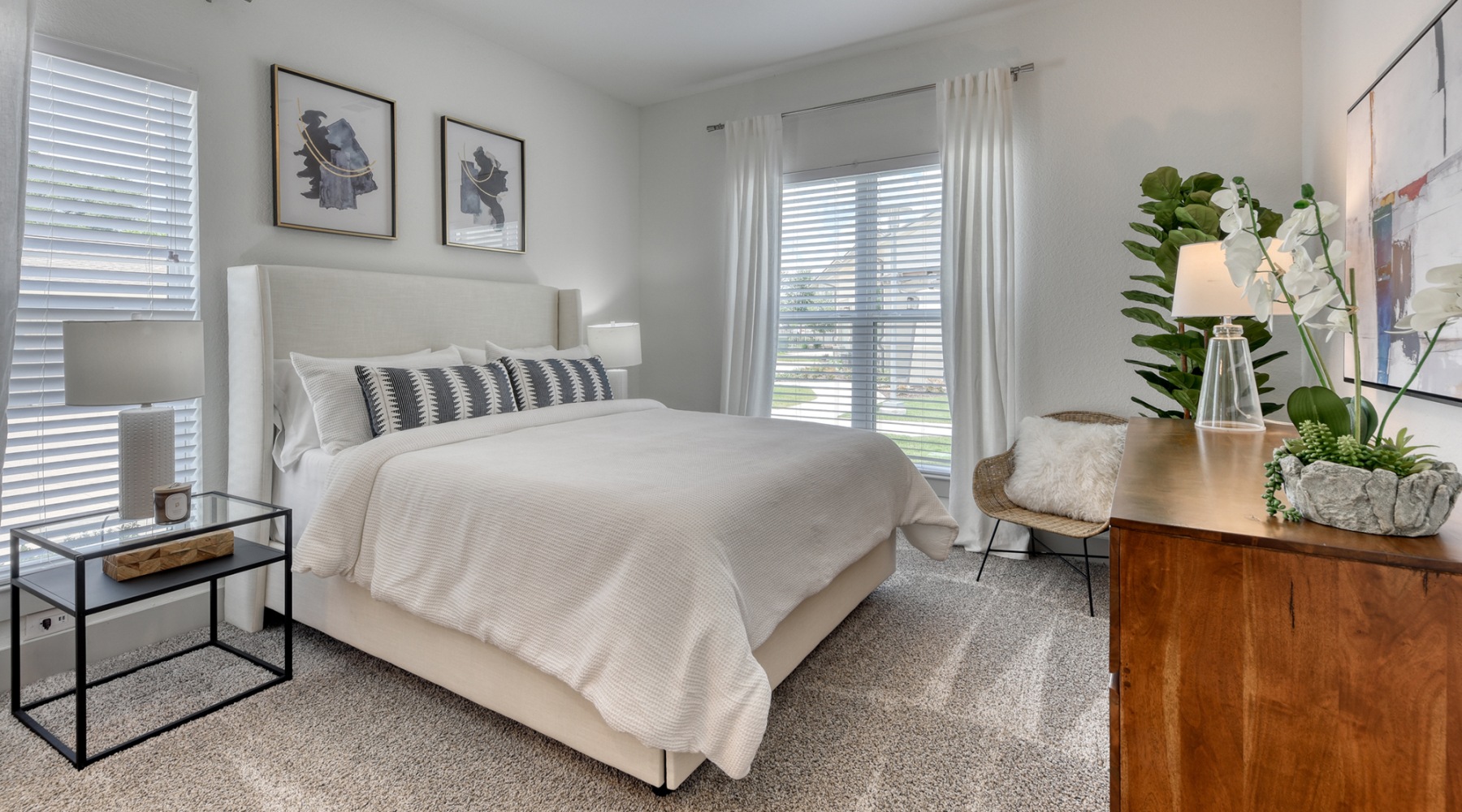 large, carpeted bedroom
